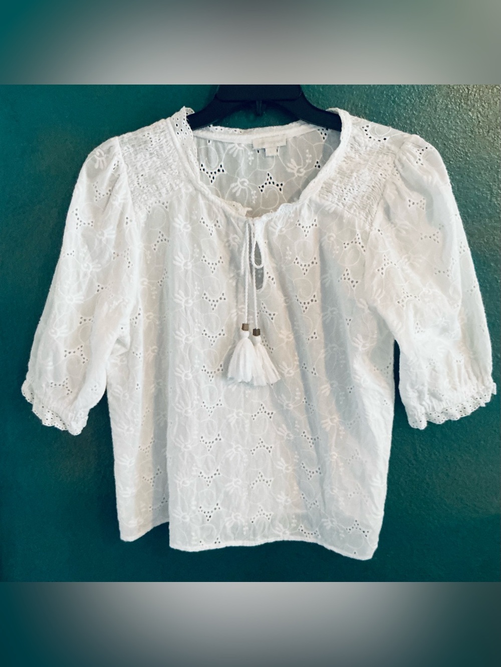 Jennifer Grace Women’s White Eyelet Peasant Top size Large